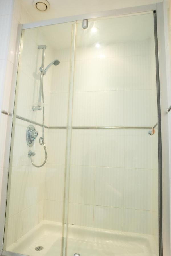 Newly Furnished Appartment Near Train Station Wolverhampton Exterior foto