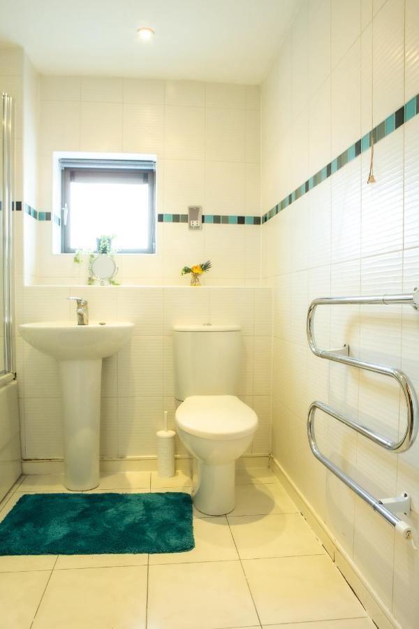 Newly Furnished Appartment Near Train Station Wolverhampton Exterior foto