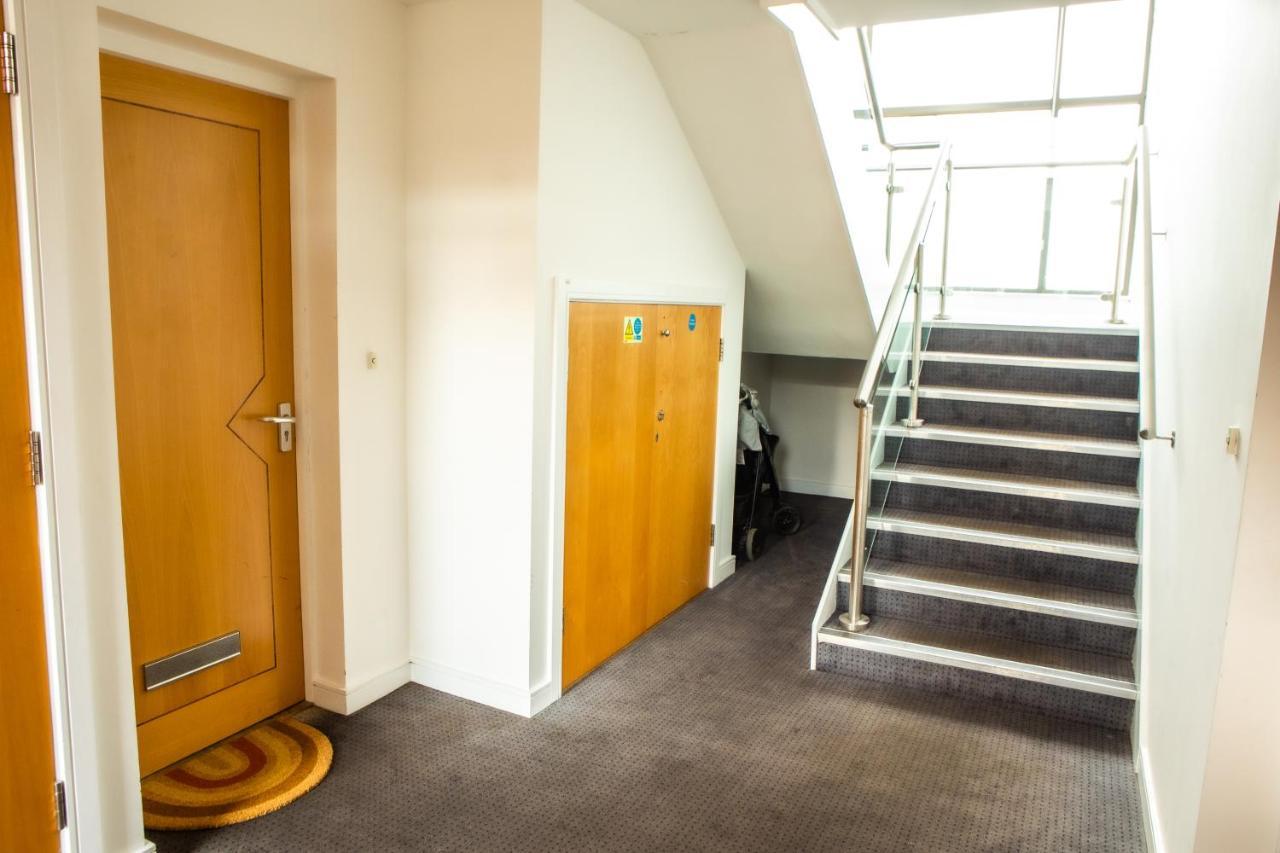 Newly Furnished Appartment Near Train Station Wolverhampton Exterior foto